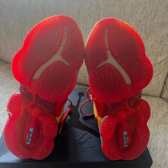 Nike
LeBron Xix "Space Jam - Tune Squad" sneakers - Picture 7 of 8